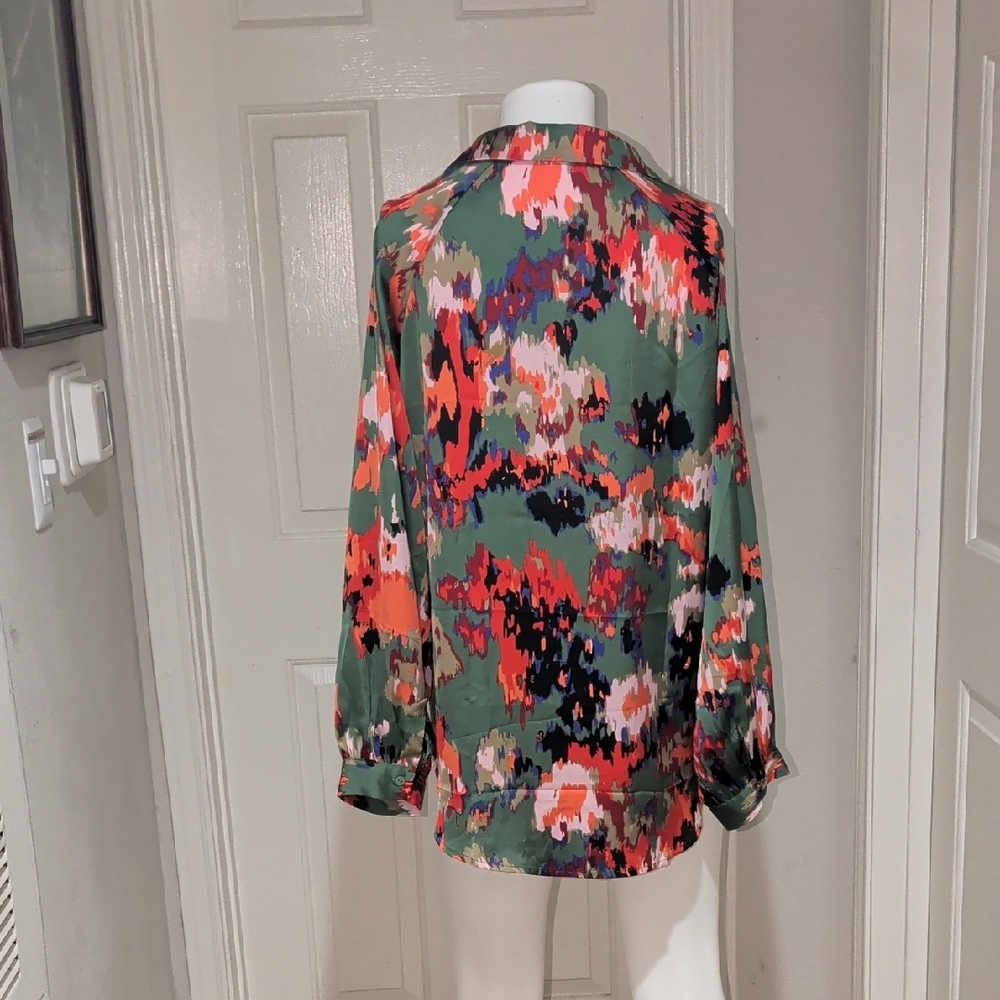 Vibrant Abstract Women's Blouse XL - Picture 8 of 8